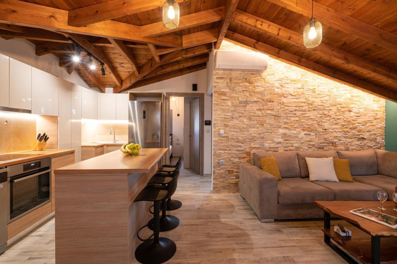 Tsatos Luxury Apartment